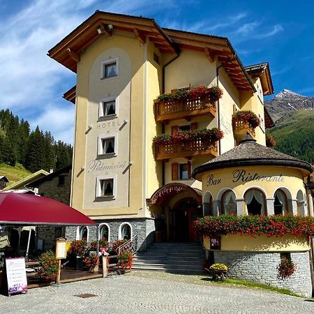 Hotel Pedranzini サンタ・カテリーナ・ヴァルフルヴァ エクステリア 写真
