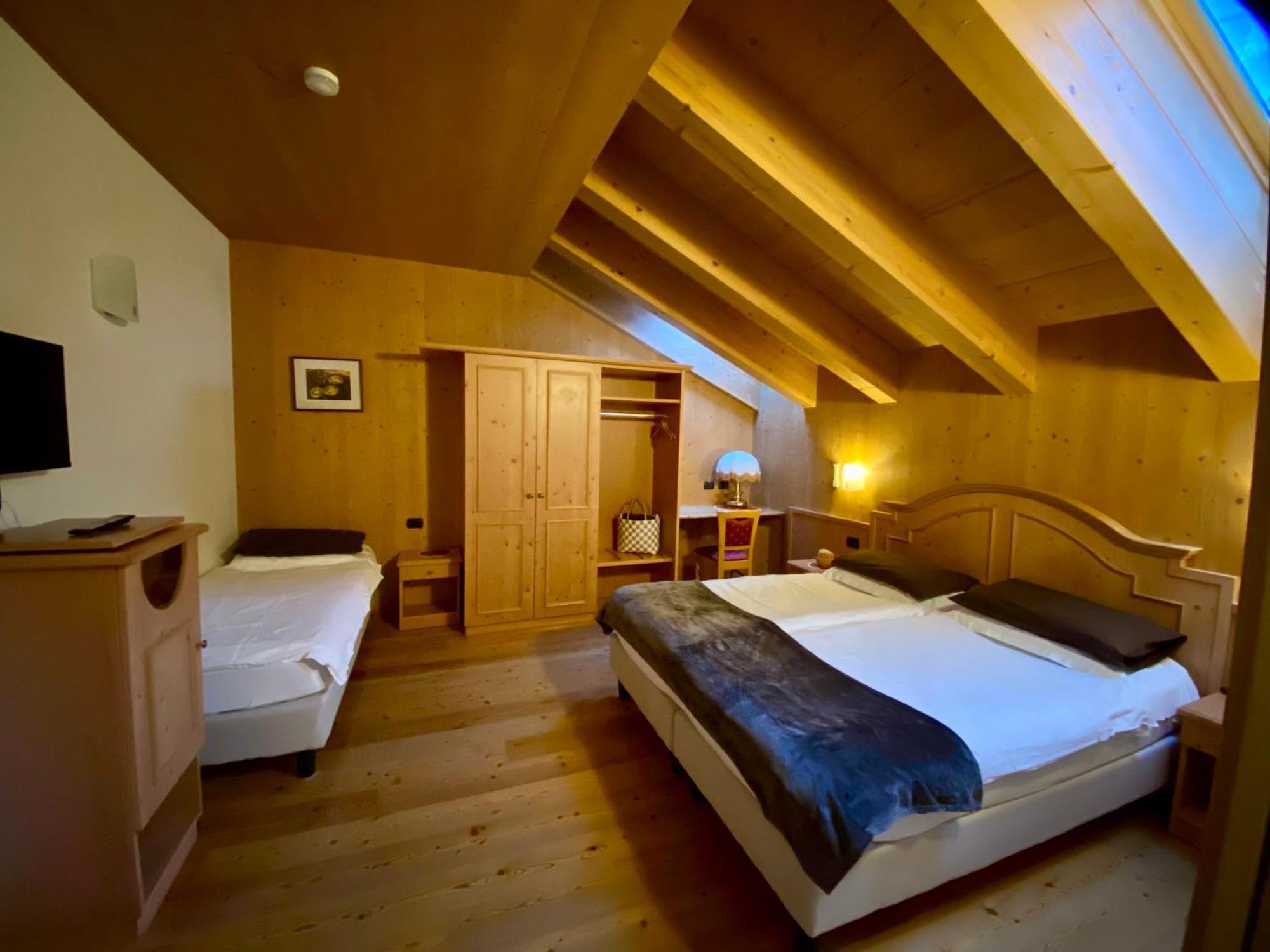 Hotel Pedranzini サンタ・カテリーナ・ヴァルフルヴァ エクステリア 写真