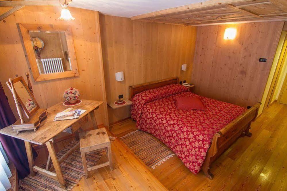 Hotel Pedranzini サンタ・カテリーナ・ヴァルフルヴァ エクステリア 写真