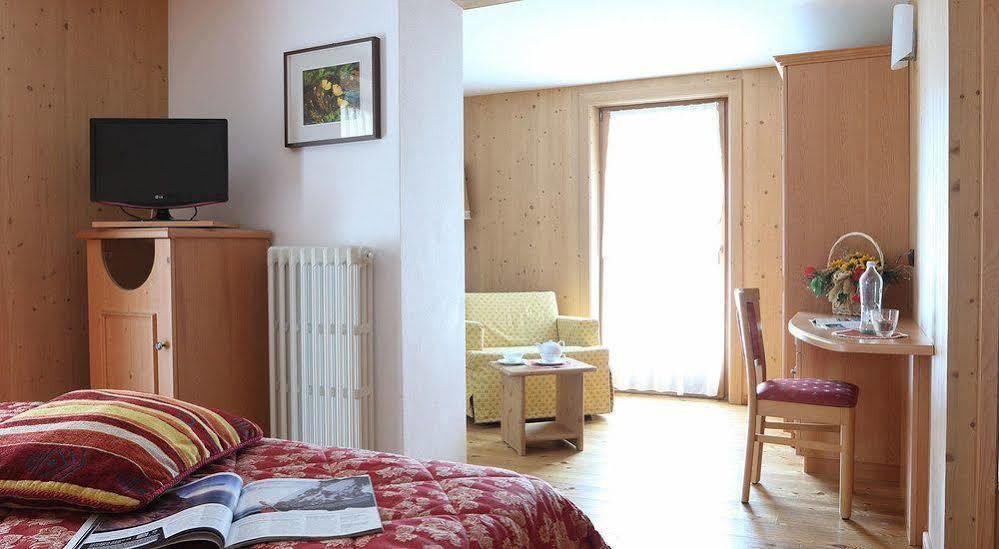 Hotel Pedranzini サンタ・カテリーナ・ヴァルフルヴァ エクステリア 写真